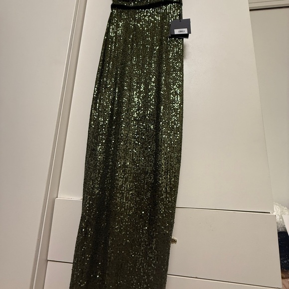 NWT | Mac Duggal 26694 Olive Sequined Gown Size 6 - Picture 6 of 11